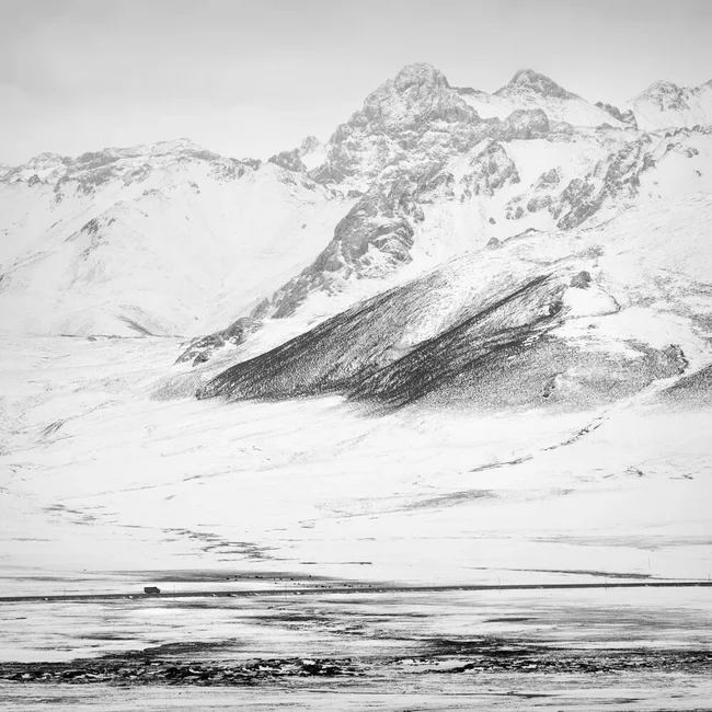 Tibetan Plateau Study 4 in Schwarz-Weiß von Stephan Opitz