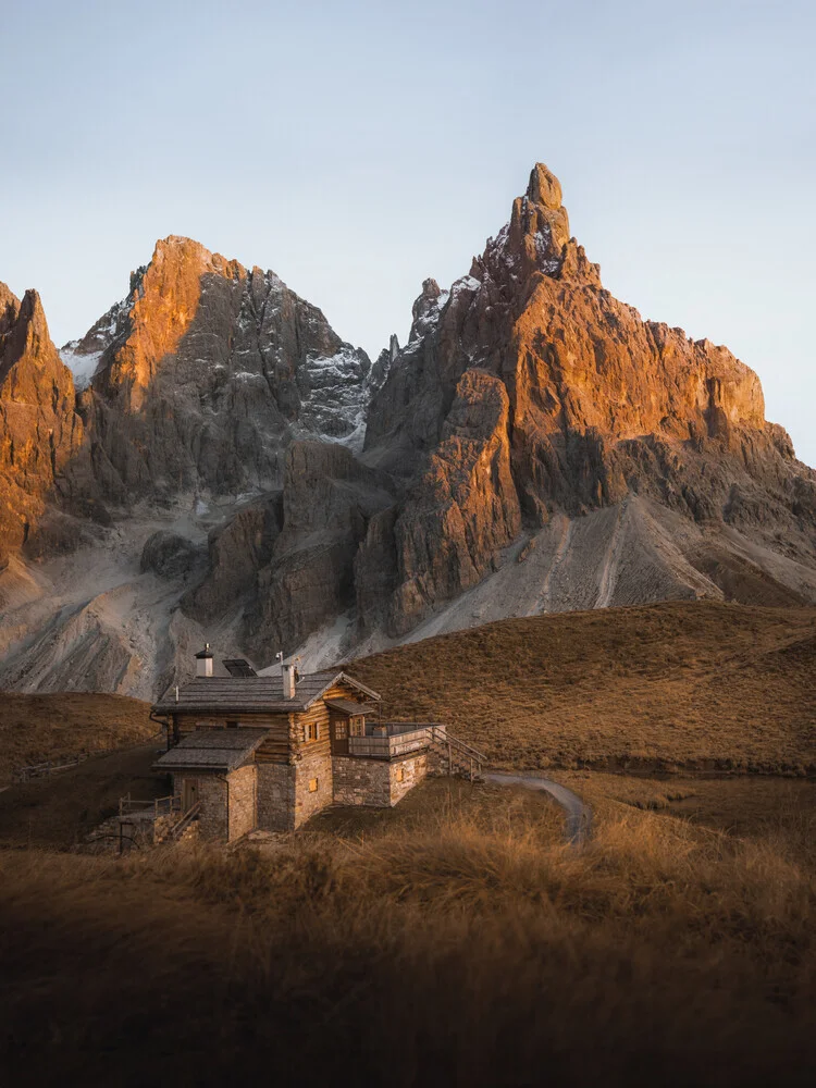 Baita Segantini in den Dolomiten – stimmungsvolle Berglandschaft von Reiner Hofer