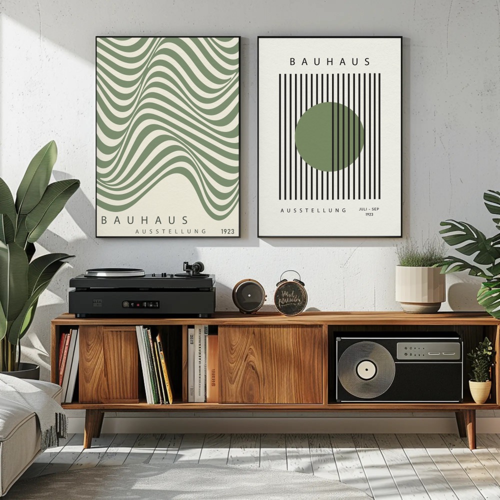 Zwei Bauhaus Poster gerahmt in grün-weiß