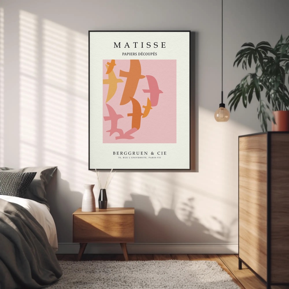 Matisse Poster in Rosa und Orange über einem Nachttisch – feminin, modern und künstlerisch