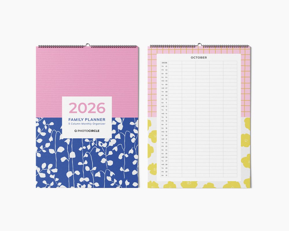 Familienkalender 2026 mit 5 Spalten in kräftigem rosa und blau mit abstrakten Mustern