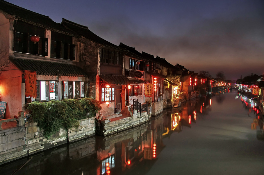 Xitang Water Village at Night door Rob Smith