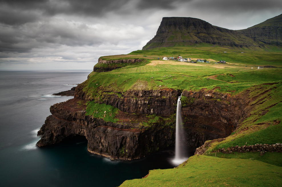 Gasadalur, Färöer Inseln - Fotokunst van Boris Buschardt