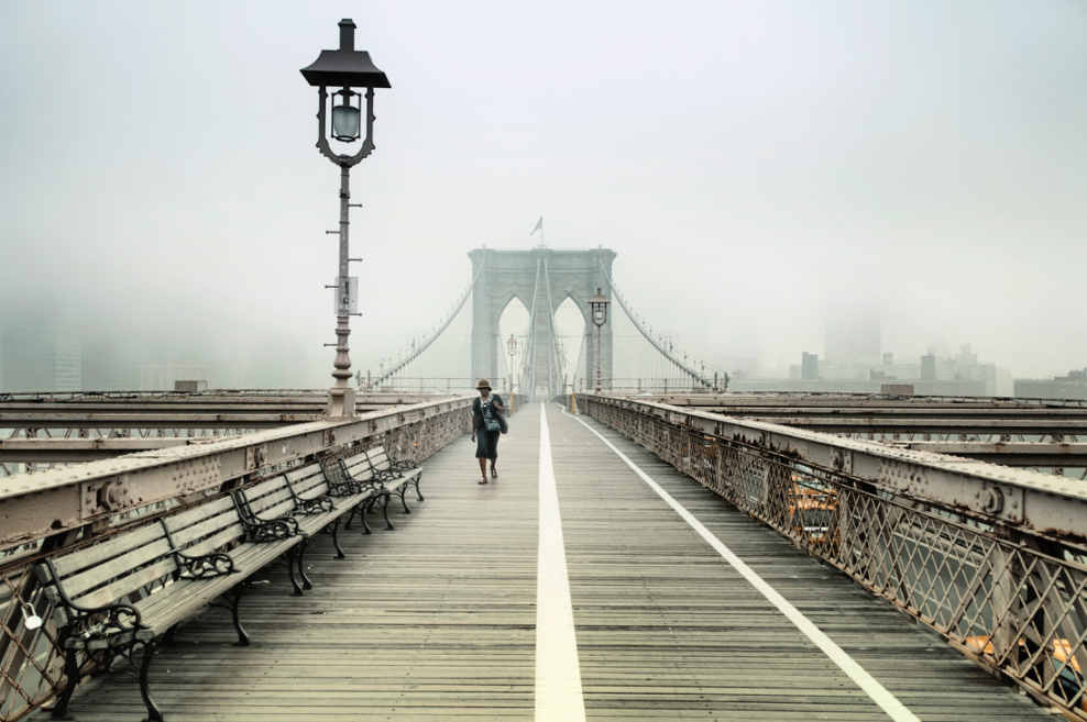 Fotografía artística de Rob van Kessel - 'Caminando por el puente de Brooklyn'