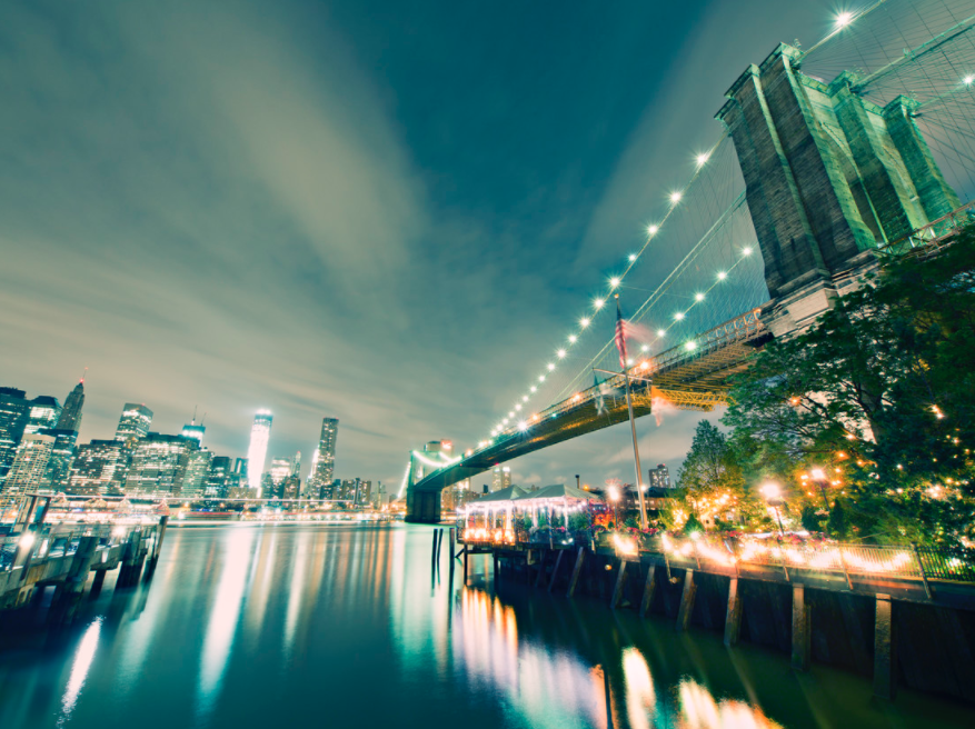 Fotokunst van Alexander Voss - New York City Skyline Brooklyn Bridge