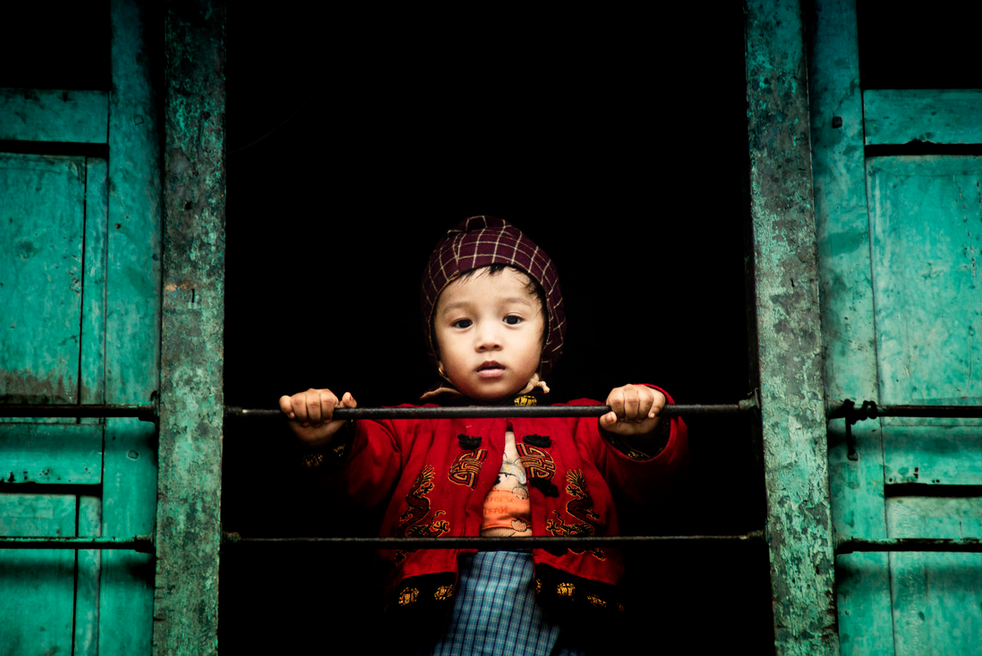 Jongen, Nepal door Victoria Knobloch