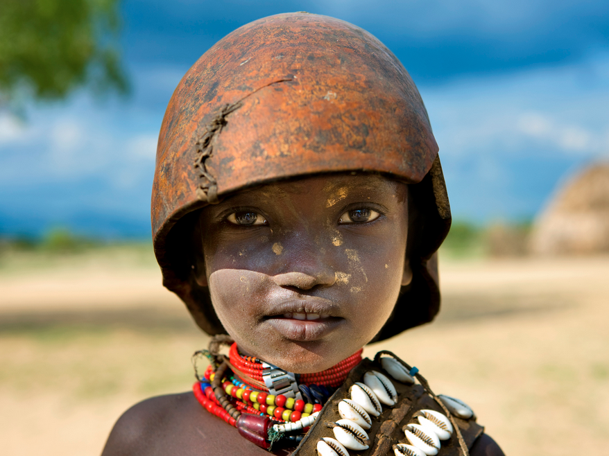 Erbore tribe kid, Äthiopien - Fotokunst von Eric Lafforgue