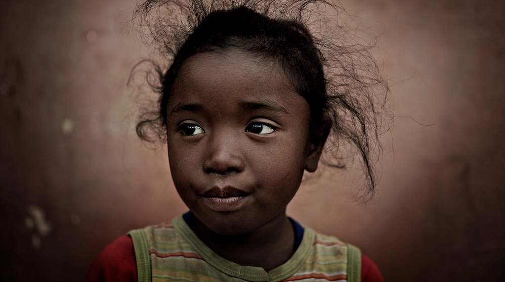 Portrait d'une jeune fille, Madagascar par Senol Zorlu