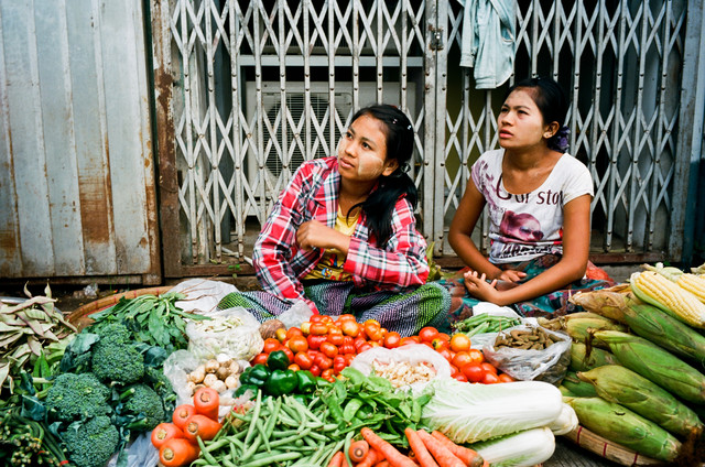 Myanmar Yangon door Jim Delcid