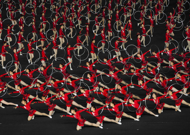 Giochi di massa di Arirang a Pyongyang, in Corea del Nord, von Eric Lafforgue