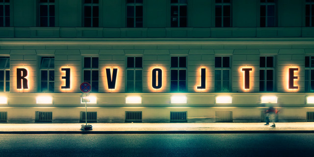 R-E-V-O-L-T-E von Alexander Voss